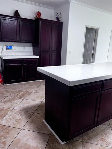 1950 W Rio Hondo Way, Hanford, CA 93230