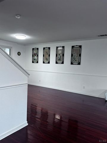 1950 W Rio Hondo Way, Hanford, CA 93230