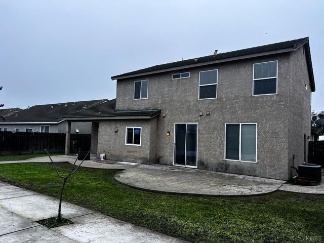 1950 W Rio Hondo Way, Hanford, CA 93230