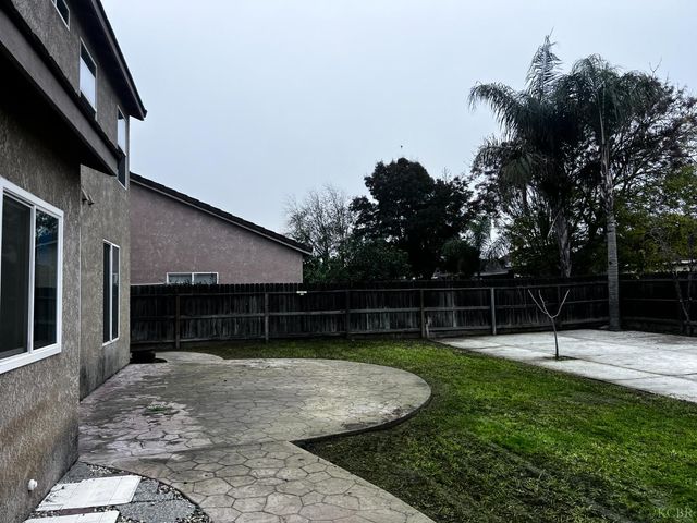 1950 W Rio Hondo Way, Hanford, CA 93230