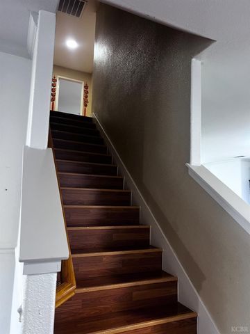 1950 W Rio Hondo Way, Hanford, CA 93230