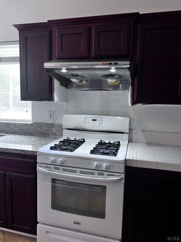 1950 W Rio Hondo Way, Hanford, CA 93230