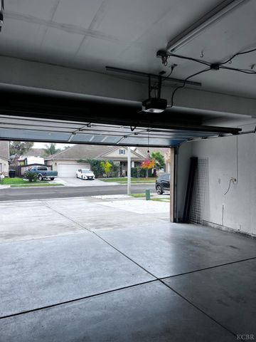 1950 W Rio Hondo Way, Hanford, CA 93230