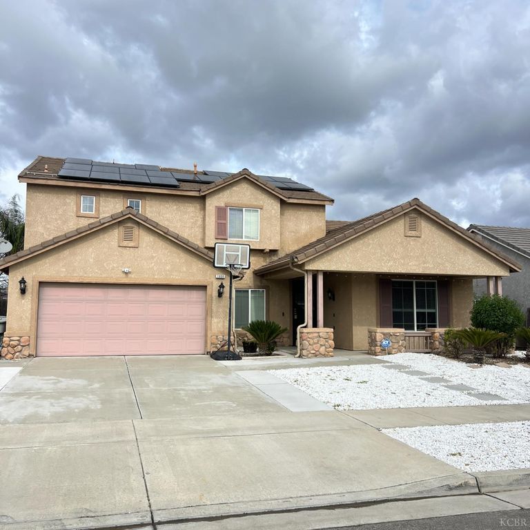 1950 W Rio Hondo Way, Hanford, CA 93230