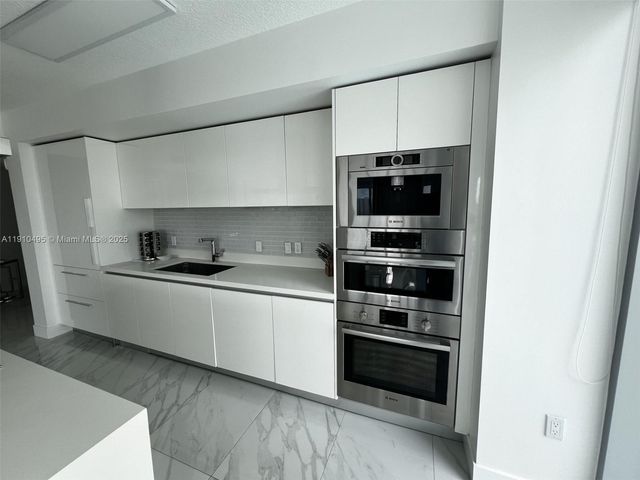 330 Sunny Isles Blvd 5-1008, Sunny Isles Beach, FL 33160