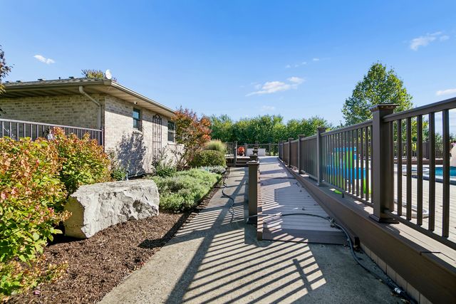 23826 S Schoolhouse Road, Manhattan, IL 60442