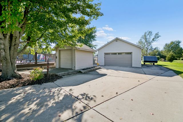 23826 S Schoolhouse Road, Manhattan, IL 60442