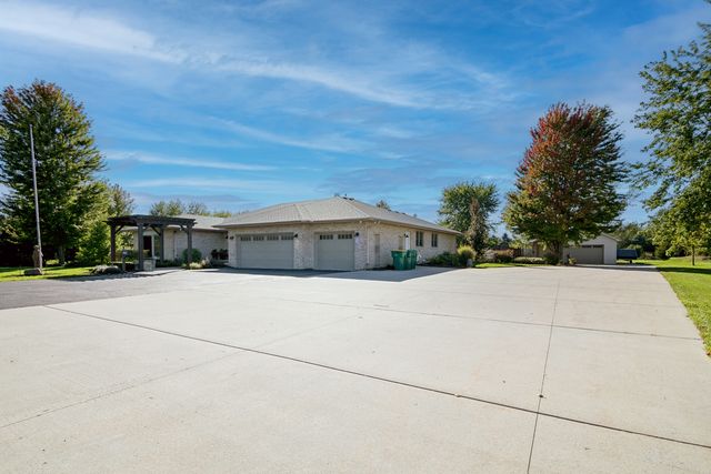 23826 S Schoolhouse Road, Manhattan, IL 60442