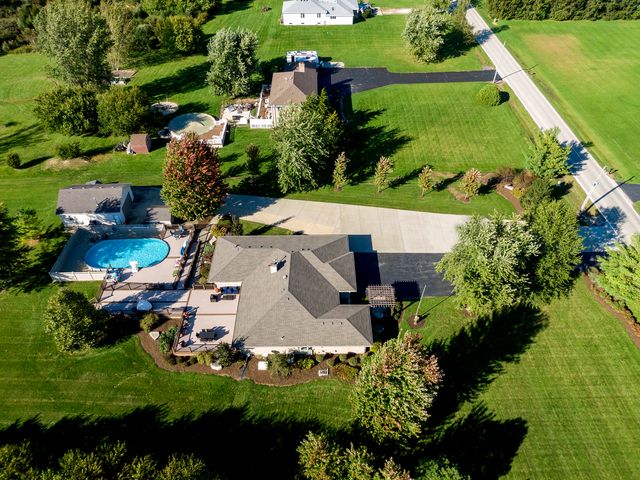 23826 S Schoolhouse Road, Manhattan, IL 60442