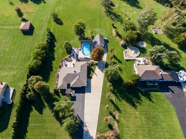 23826 S Schoolhouse Road, Manhattan, IL 60442