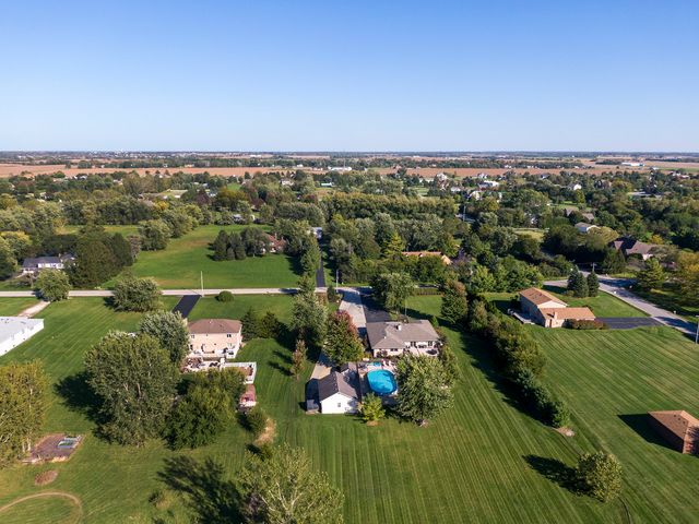 23826 S Schoolhouse Road, Manhattan, IL 60442