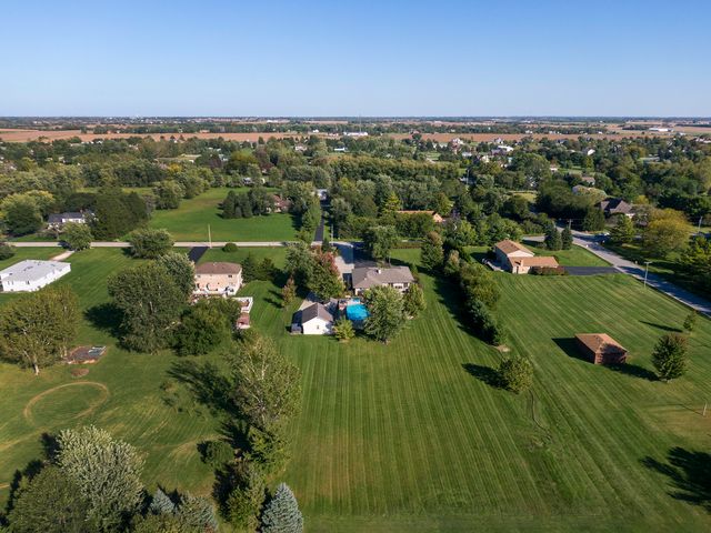 23826 S Schoolhouse Road, Manhattan, IL 60442