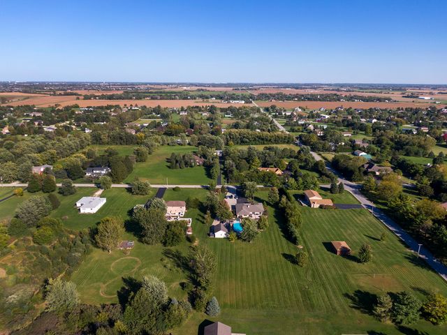 23826 S Schoolhouse Road, Manhattan, IL 60442