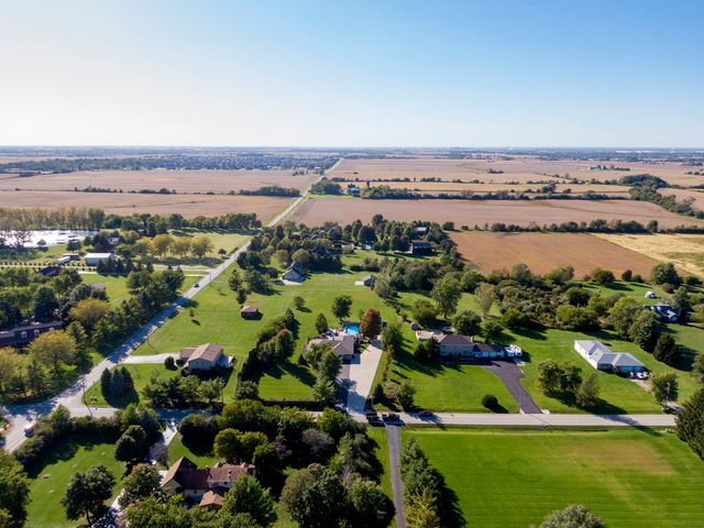 23826 S Schoolhouse Road, Manhattan, IL 60442