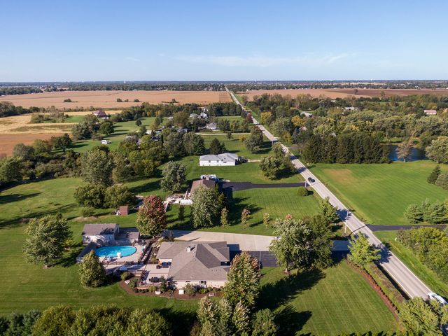 23826 S Schoolhouse Road, Manhattan, IL 60442