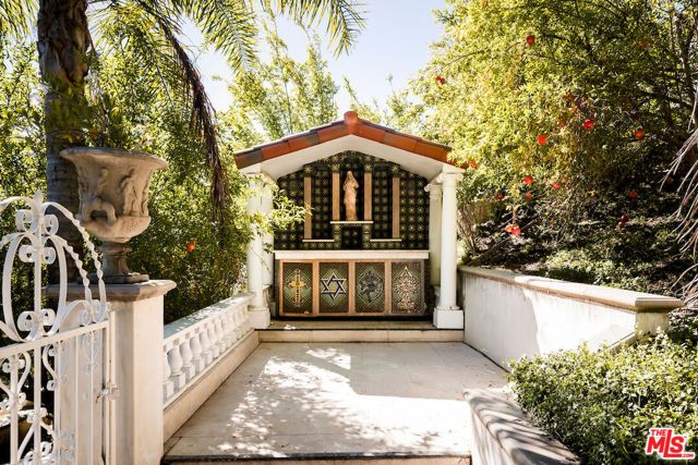 1436 Bella Drive, Beverly Hills, CA 90210