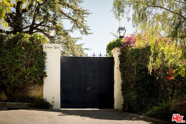 1436 Bella Drive, Beverly Hills, CA 90210