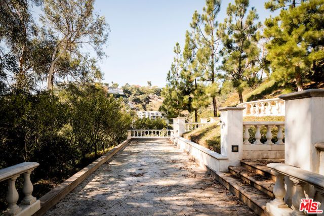 1436 Bella Drive, Beverly Hills, CA 90210