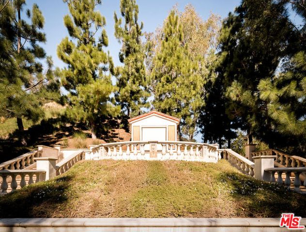 1436 Bella Drive, Beverly Hills, CA 90210