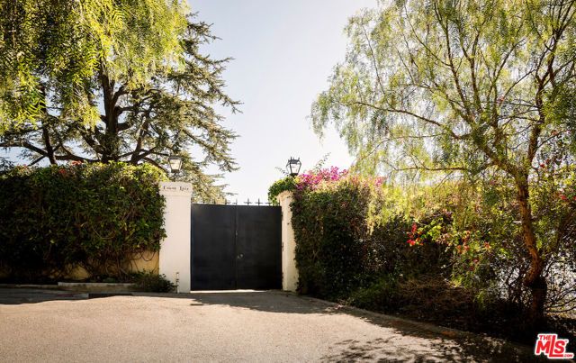 1436 Bella Drive, Beverly Hills, CA 90210