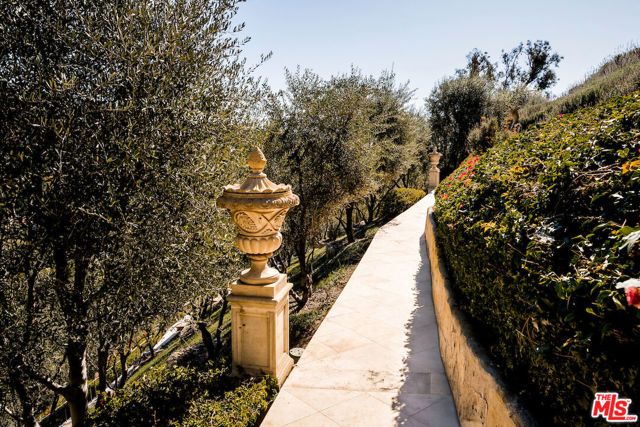 1436 Bella Drive, Beverly Hills, CA 90210