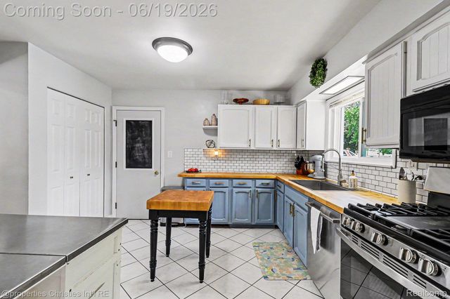 9567 Susin Lane, Springfield Charter Township, MI 48348