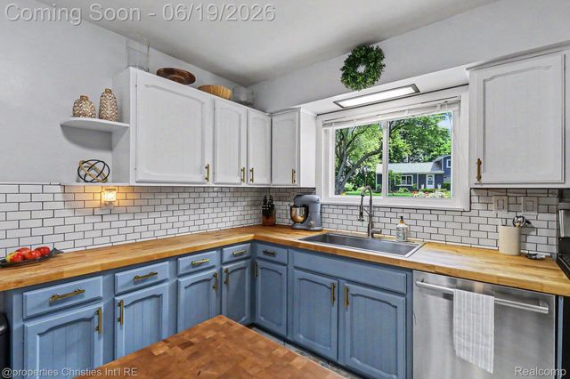 9567 Susin Lane, Springfield Charter Township, MI 48348