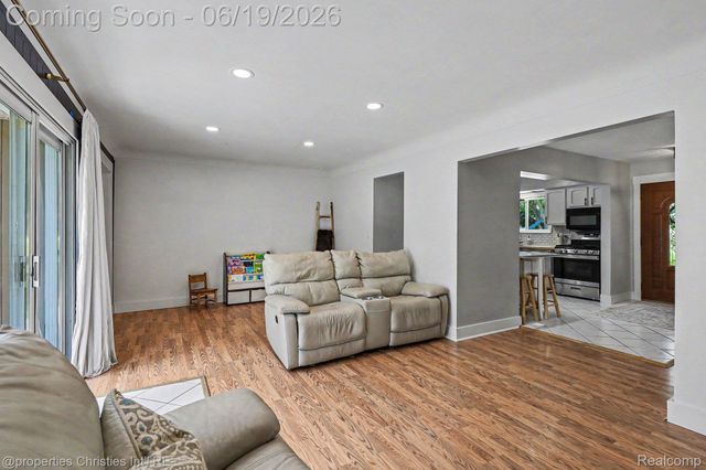 9567 Susin Lane, Springfield Charter Township, MI 48348