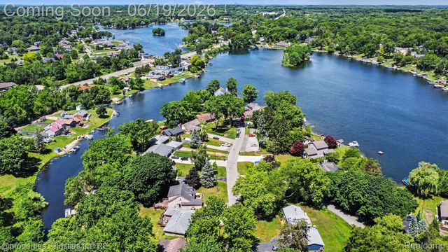 9567 Susin Lane, Springfield Charter Township, MI 48348