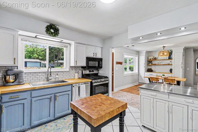 9567 Susin Lane, Springfield Charter Township, MI 48348