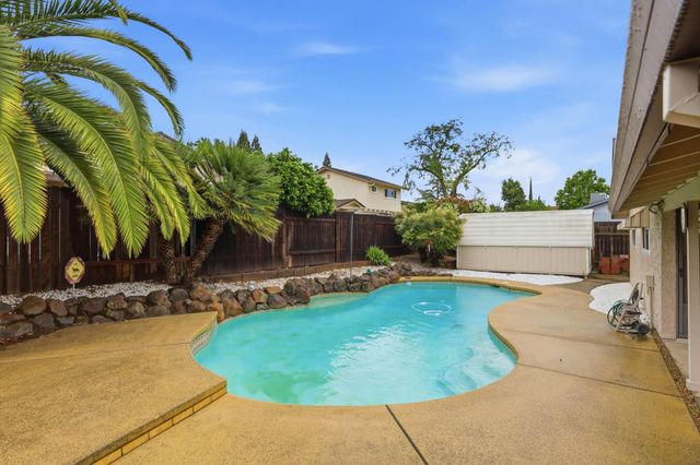 7085 Canelo Hills Dr, Citrus Heights, CA 95610