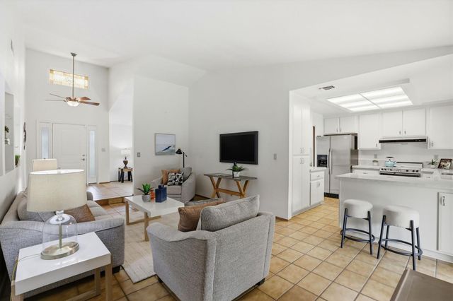 7085 Canelo Hills Dr, Citrus Heights, CA 95610