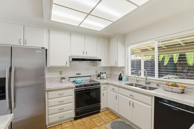 7085 Canelo Hills Dr, Citrus Heights, CA 95610