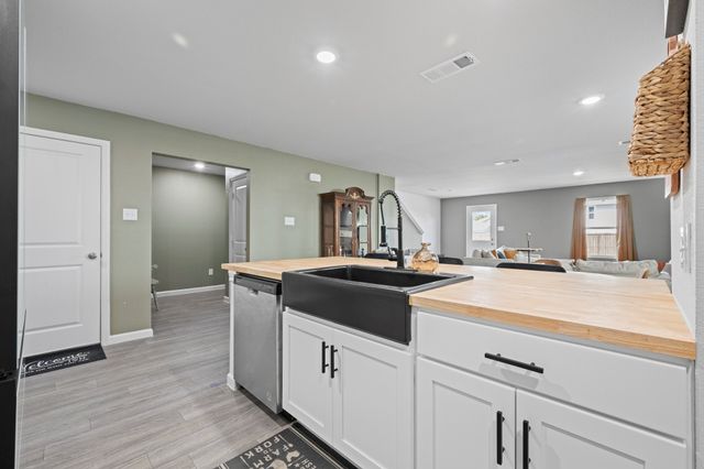 821 Sugartree Drive, Cleburne, TX 76031