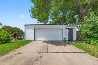 8538 Triple Crown Drive, Houston, TX 77071