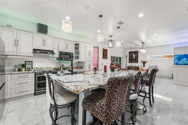 2520 GOMAZ WAY S, St Petersburg, FL 33712