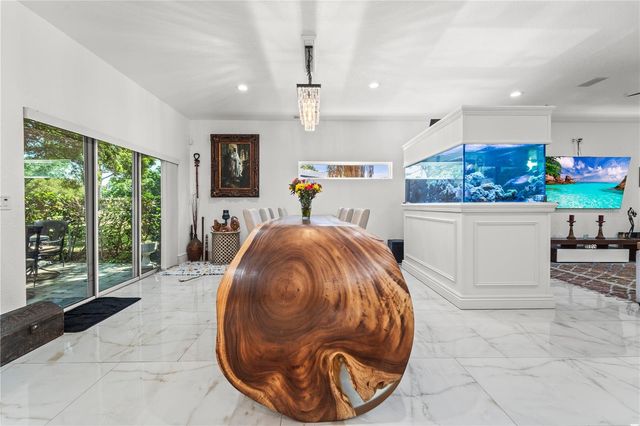 2520 GOMAZ WAY S, St Petersburg, FL 33712