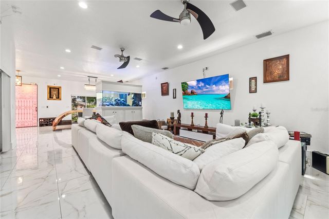 2520 GOMAZ WAY S, St Petersburg, FL 33712