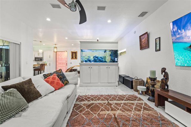 2520 GOMAZ WAY S, St Petersburg, FL 33712