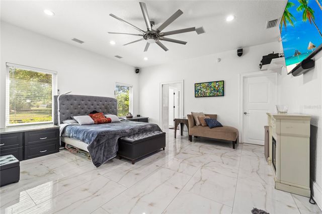 2520 GOMAZ WAY S, St Petersburg, FL 33712