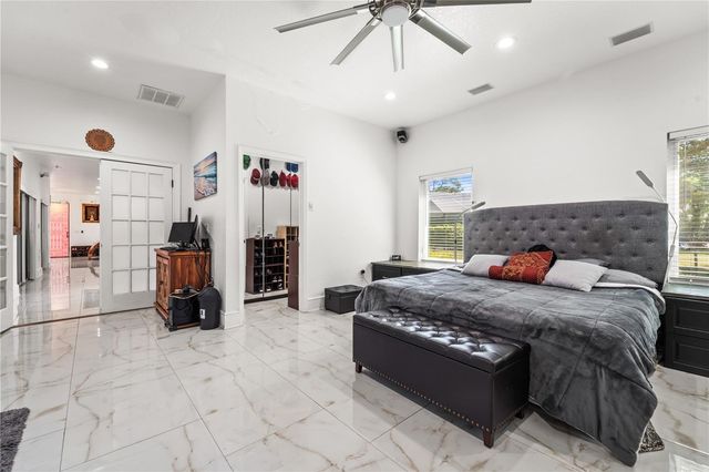 2520 GOMAZ WAY S, St Petersburg, FL 33712