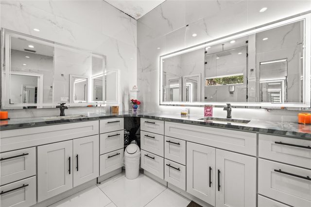 2520 GOMAZ WAY S, St Petersburg, FL 33712