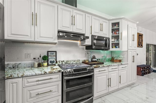 2520 GOMAZ WAY S, St Petersburg, FL 33712