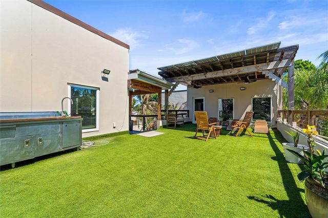 2520 GOMAZ WAY S, St Petersburg, FL 33712