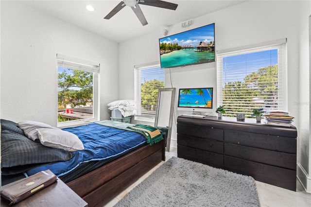 2520 GOMAZ WAY S, St Petersburg, FL 33712