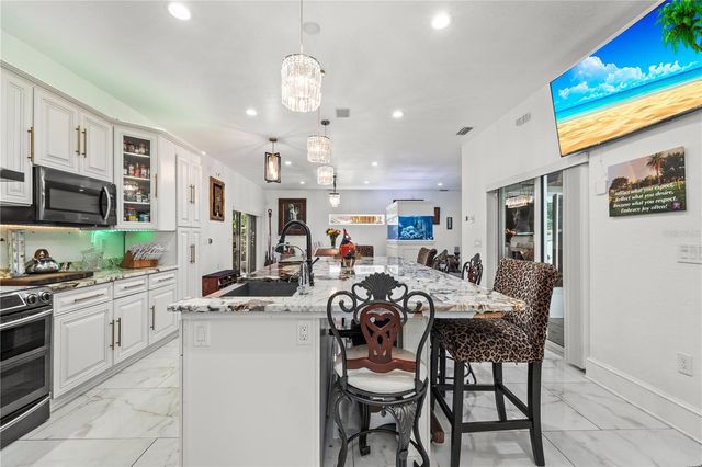 2520 GOMAZ WAY S, St Petersburg, FL 33712