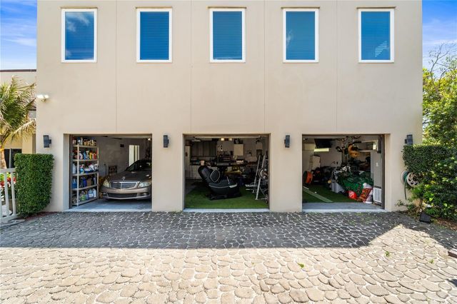 2520 GOMAZ WAY S, St Petersburg, FL 33712