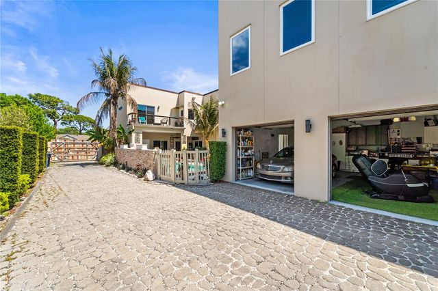 2520 GOMAZ WAY S, St Petersburg, FL 33712