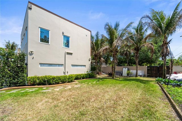 2520 GOMAZ WAY S, St Petersburg, FL 33712