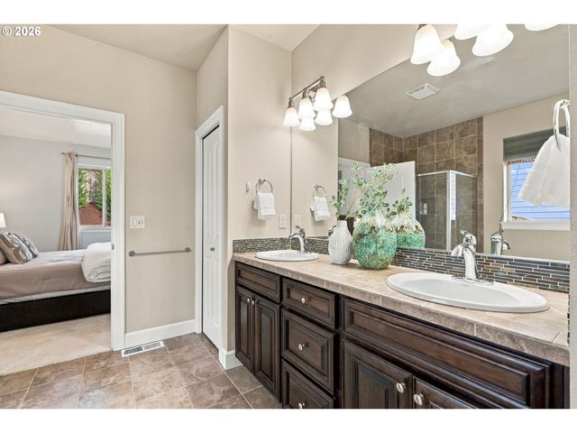 10786 Se TURNBERRY Loop, Happy Valley, OR 97086